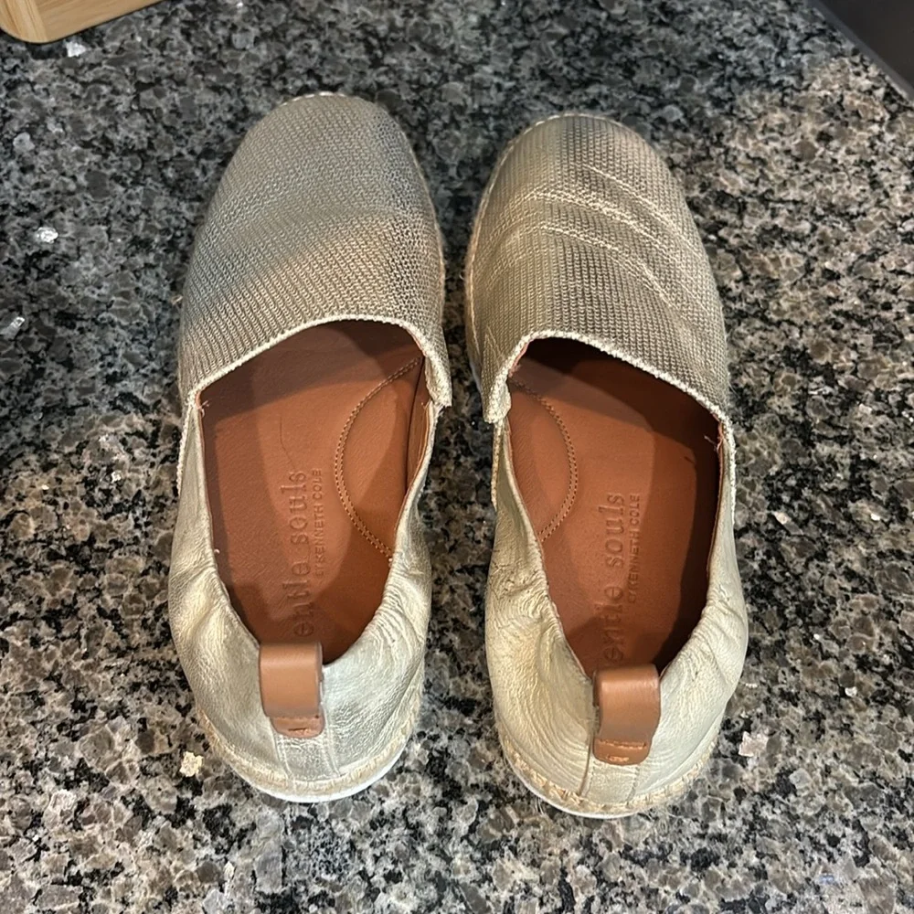 Gentle Souls Kenneth Cole Lara A-Line Sporty 2 Metallic Gold Espadrilles Size 8